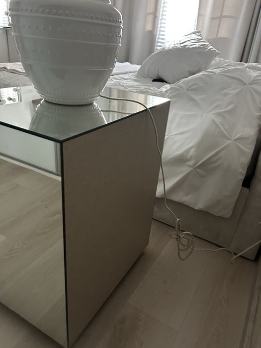 2 Mesa de cabeceira/ Movel em espelho/espelhada