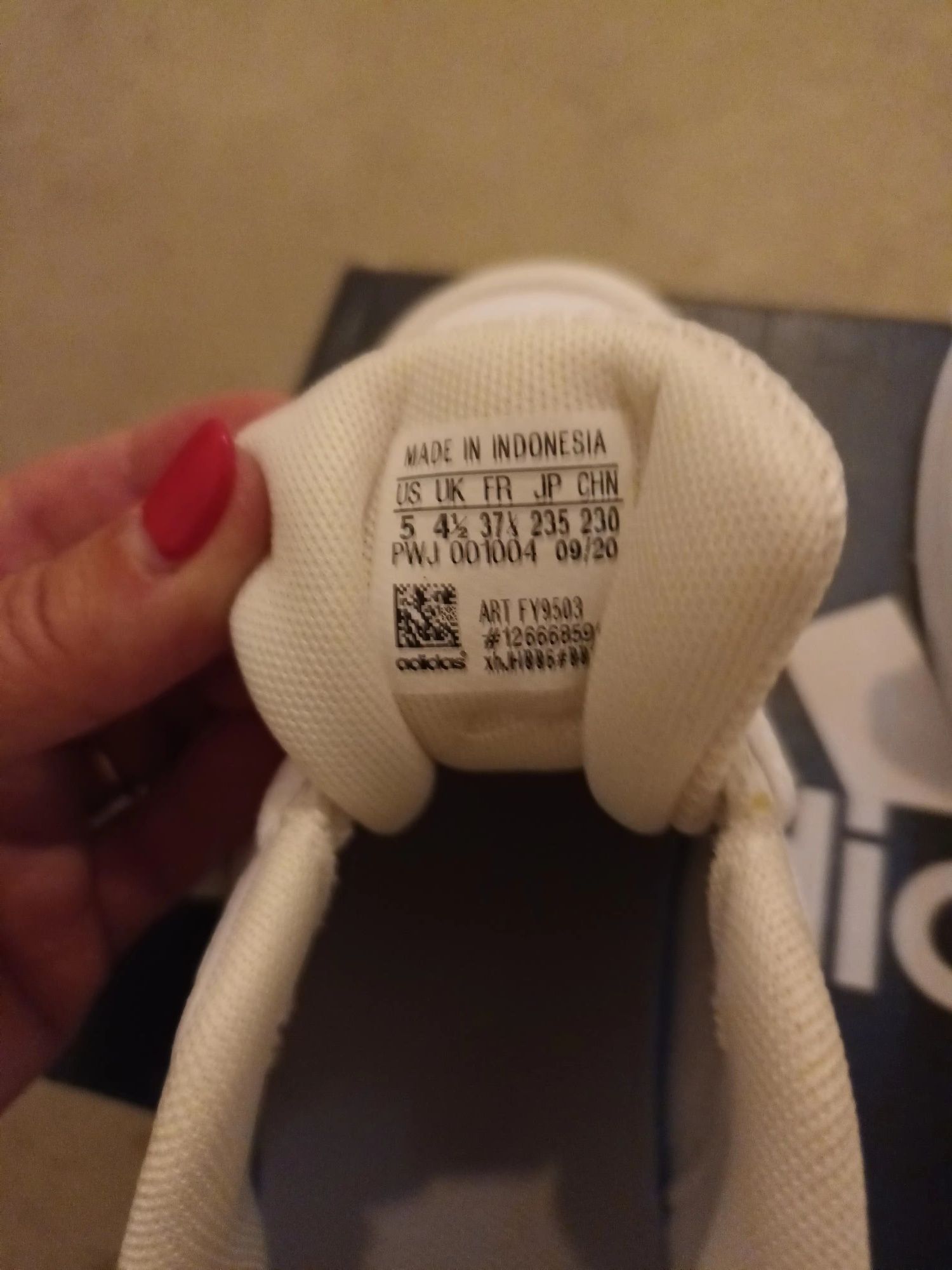 Ténis Adidas novos