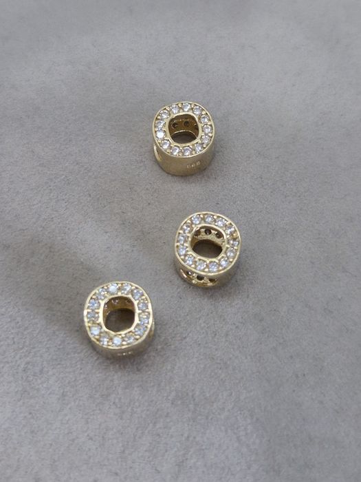 Nowy złoty charms litera O