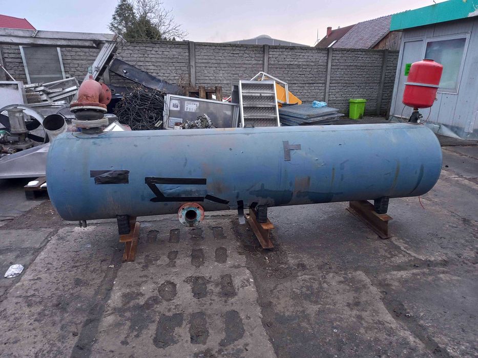 Zbiornik w obudowie termicznej