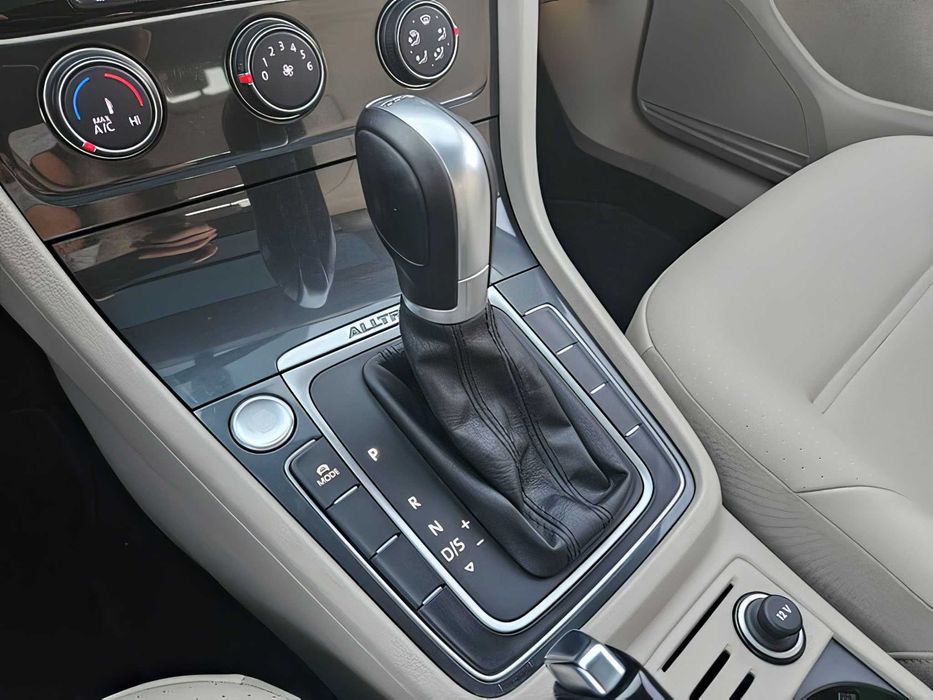 Volkswagen Golf      2019