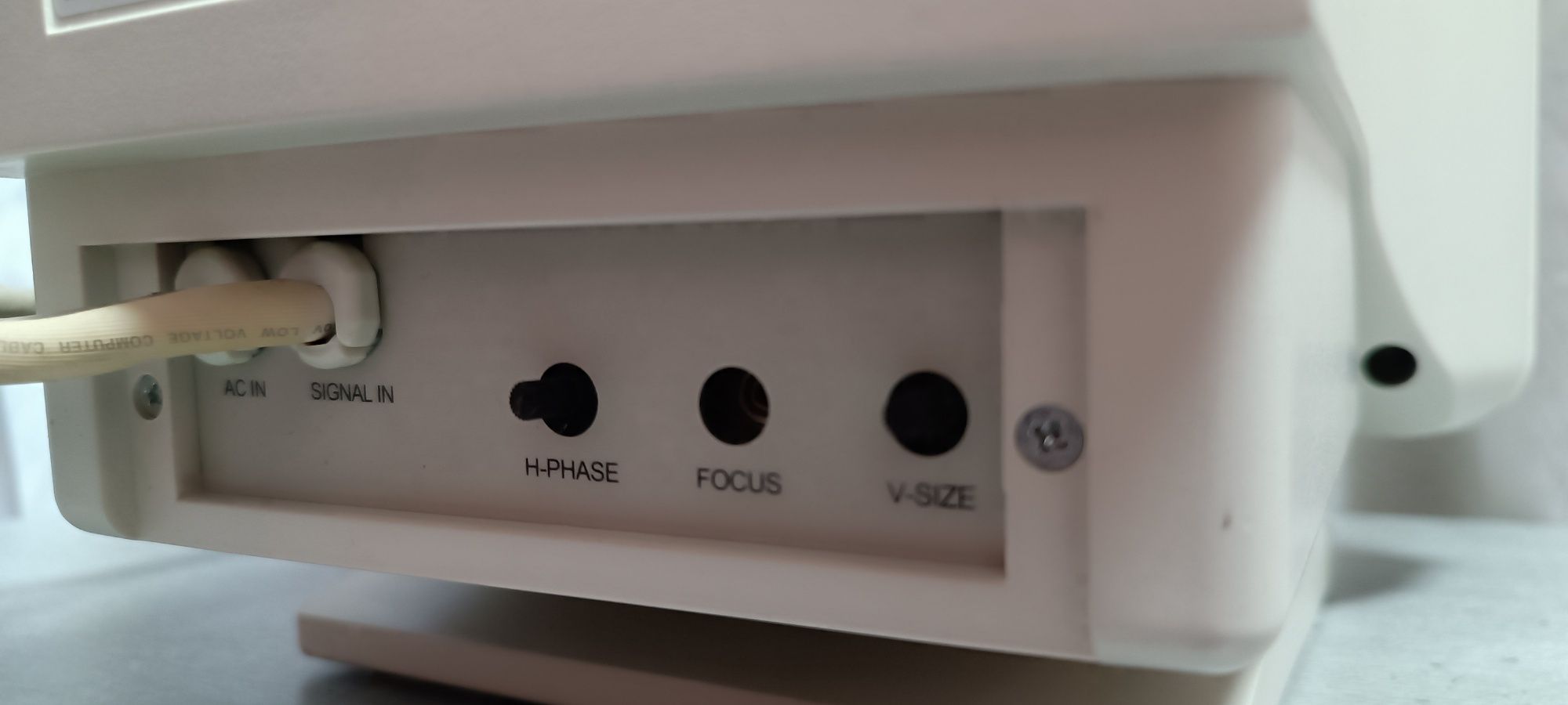 Monitor retro TVS 9" Super VGA Monochrome – uszkodzony, kolekcjonerski