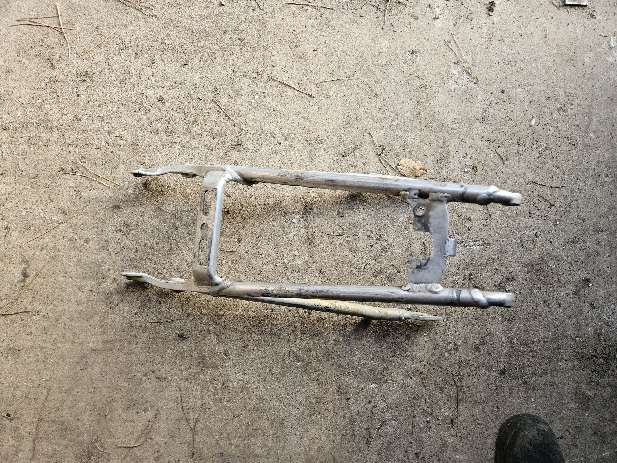 Subframe rama Honda CRF 250 09r, stelaż tył zadupek dwa wydechy