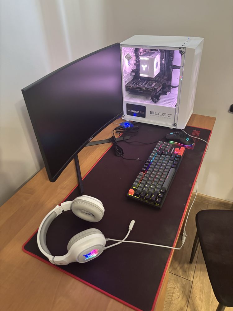 Komputer do gier z monitorem zestaw