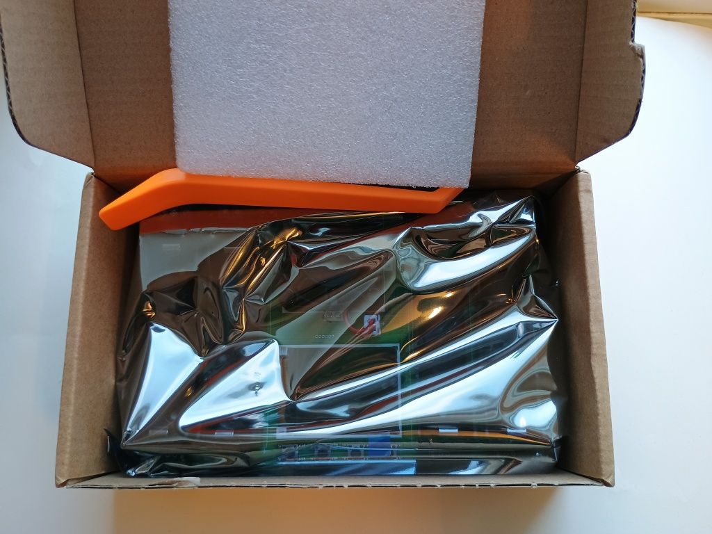 Miernik wskaźnik tester pojemności ogniw akumulatorów 4 x 18650 USB