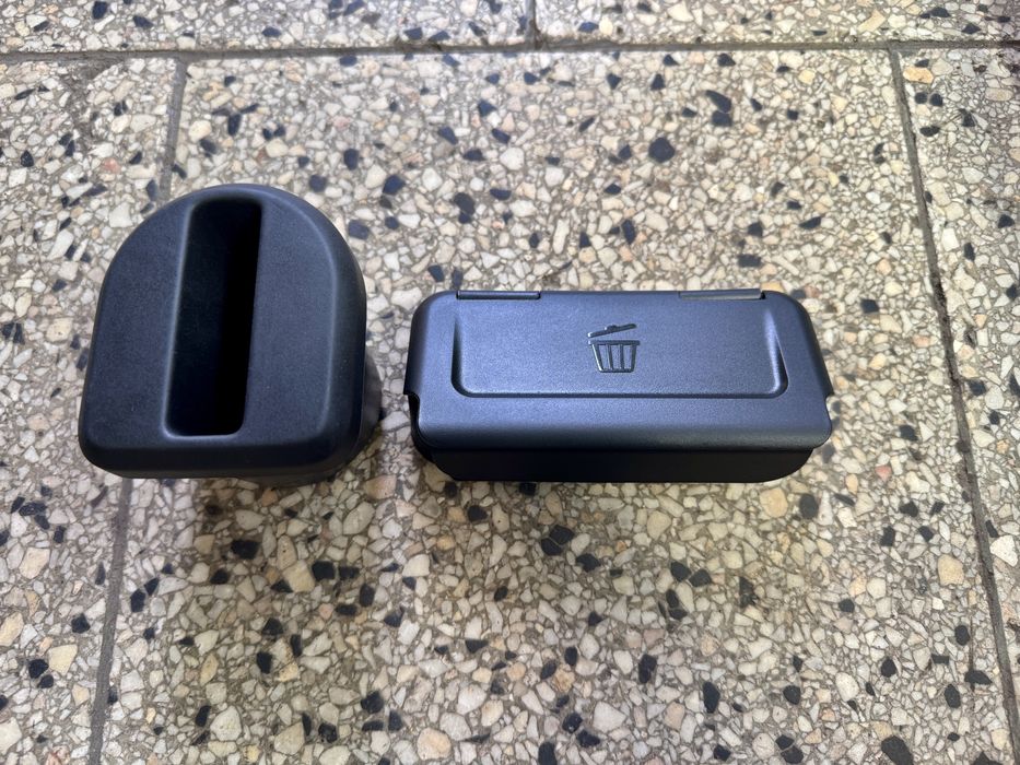 Kubek na telefon, karty, klucze, kosz do drzwi skoda octavia karoq rs