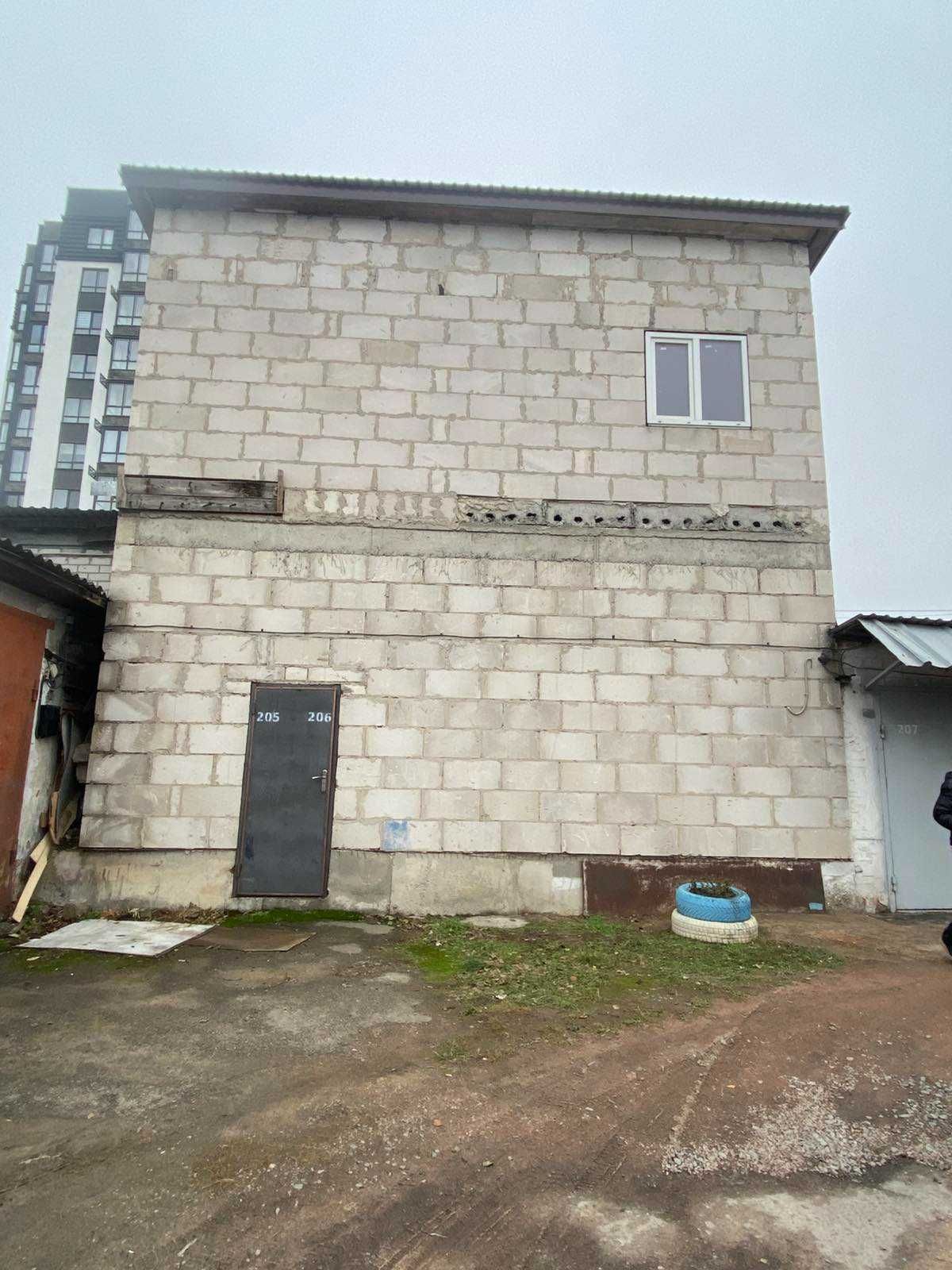 Двоповерховий гараж