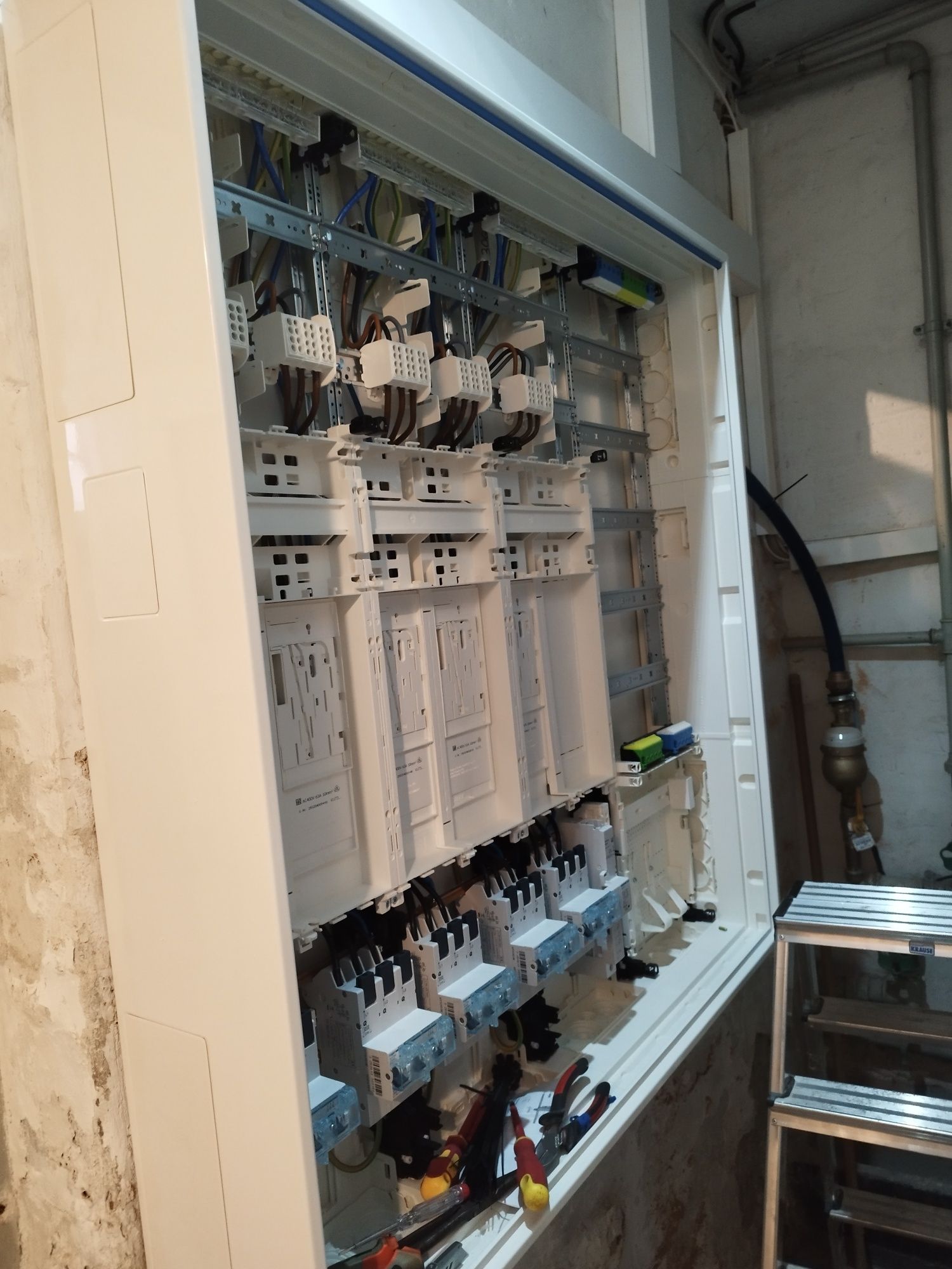 Elektryk, instalacje elektryczne, montaż, serwis, modernizacją..