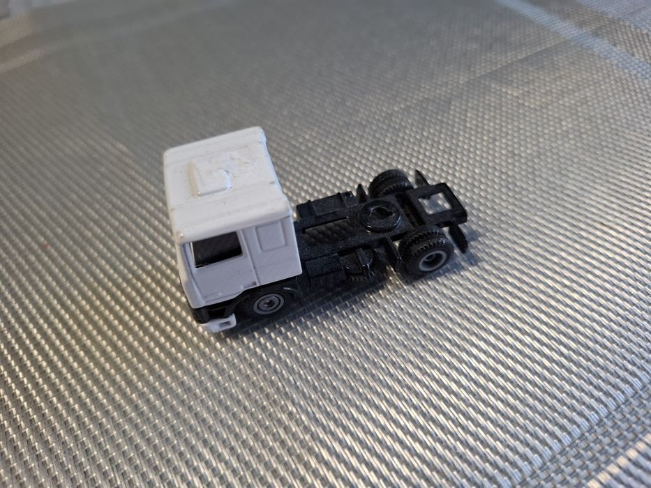 Model samochodu skala 1:64