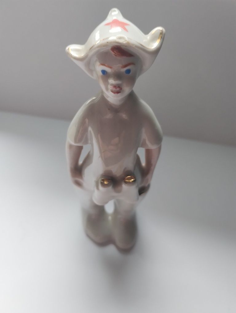 Chłopiec z lornetką porcelana ZHK Wołyń Połonne