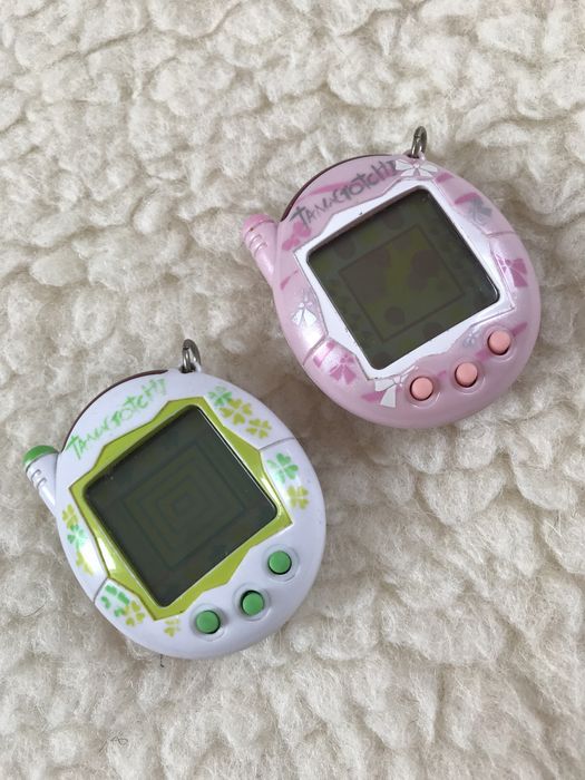 Zestaw 2 Tamagotchi Bandai Wiz 2004, zielone różowe vintage oryginalne