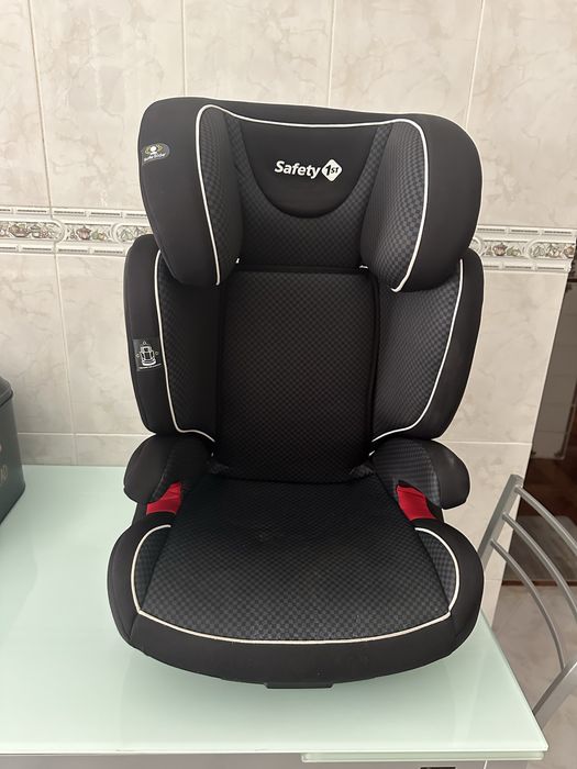 Vendo cadeira de crianca para automovel com pouco uso em muito bom est