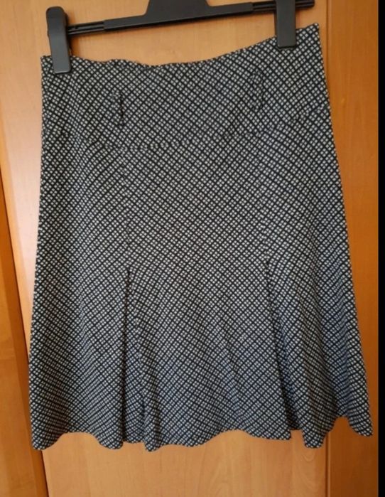 Fajna spódnica z grubej dzianiny w idealnym stanie