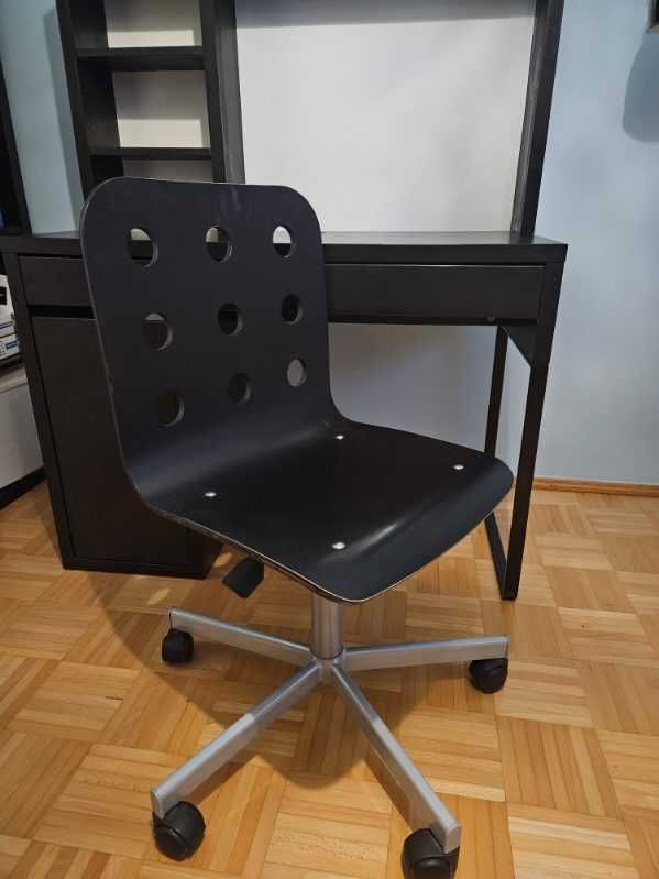 Biurko z krzesełkiem w komplecie