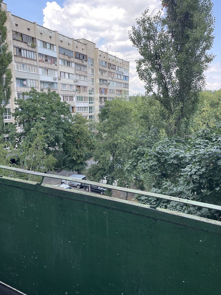 Оренда 3-х кімнатнатної Космонавта Поповича 20а метро Лісовий масив