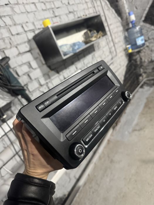 Продам магнітолу Шкода Октавія а5