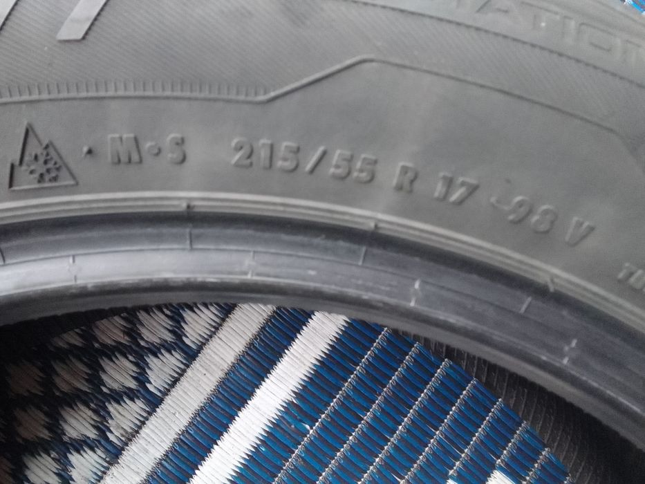 Opona zimowa 215/55r17 UNIROYAL 2020r