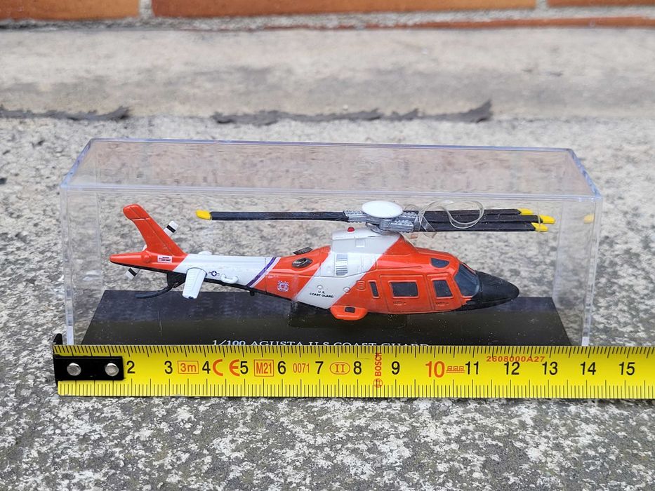 Kolekcja modeli Agusta Carabinieri Sky Pilot Helikopter Straż 1:100