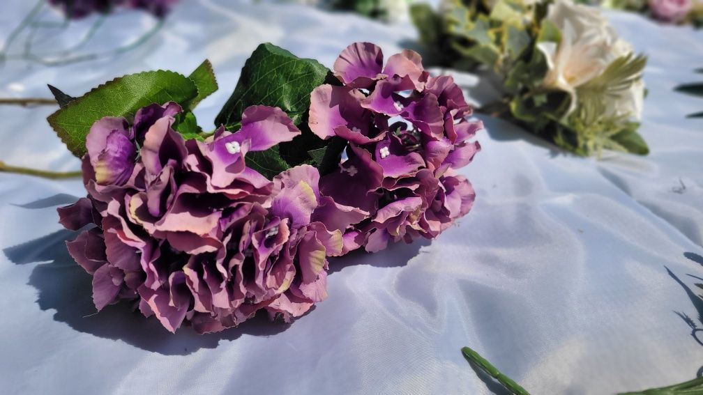Zestaw sztucznych kwiatów do ślubnych dekoracji