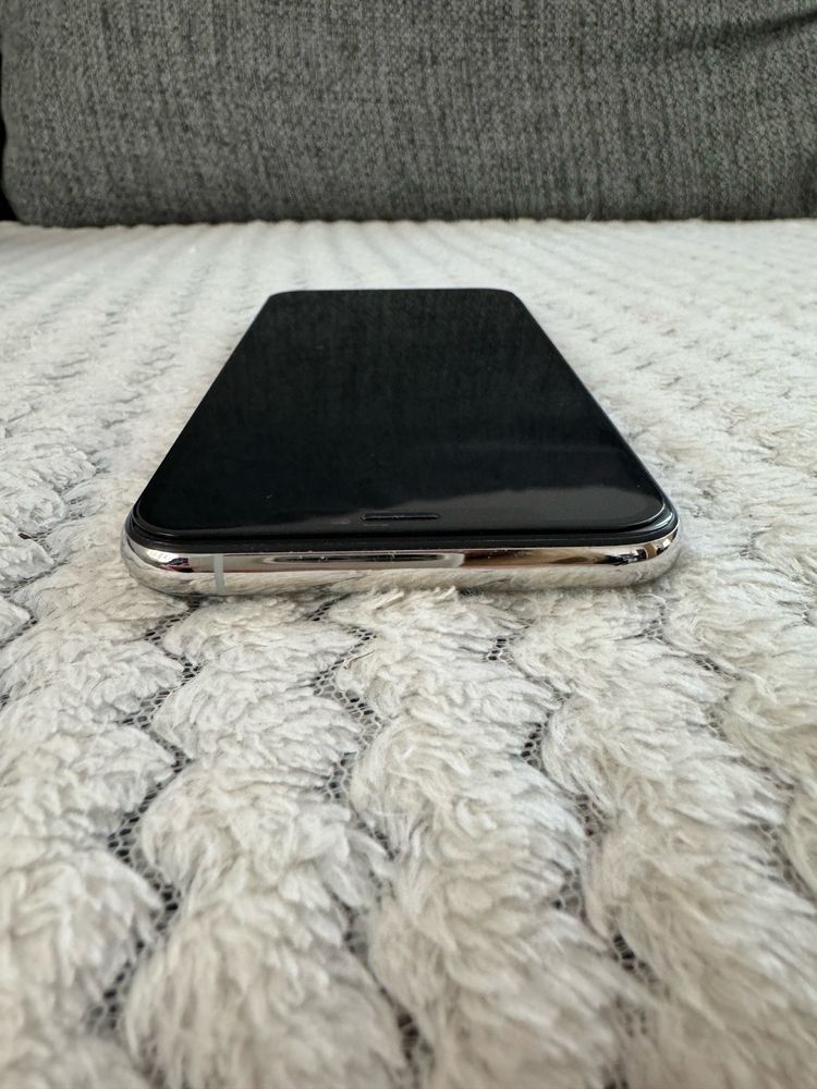 IPhone XS z pudełkiem i ładowarką