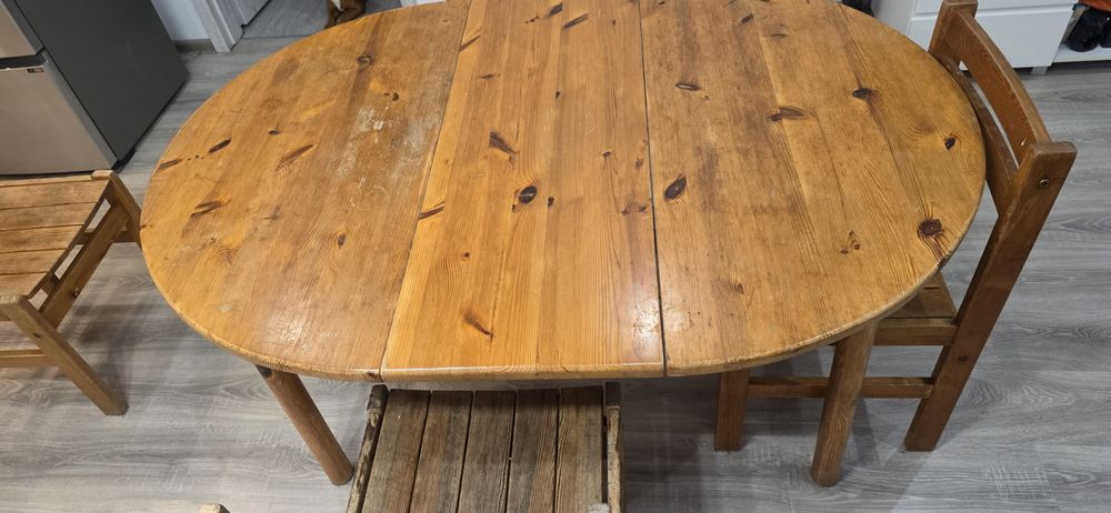 Zestaw stoł rozkładany z krzesłami