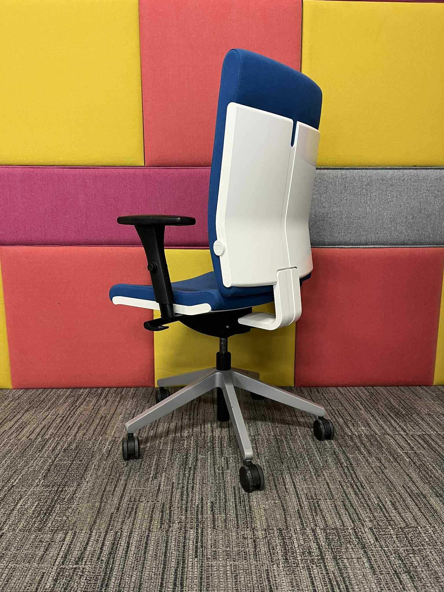 Fotel biurowy obrotowy ergonomiczny Nowy Styl Belite okazja!