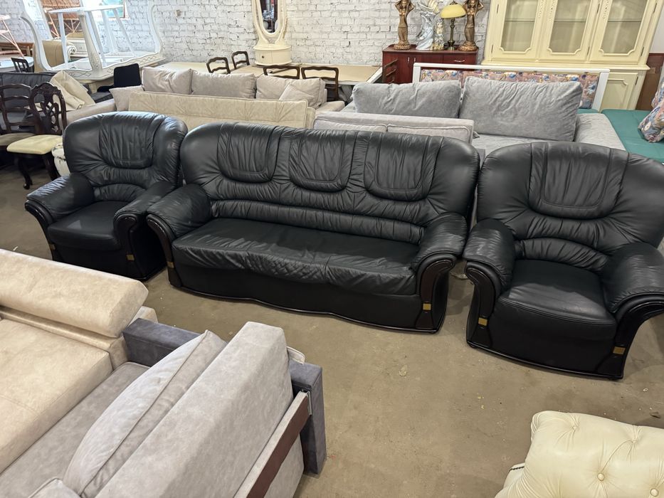 Шкіряний розкладний диван і 2 крісла. Ідеал. Кожа