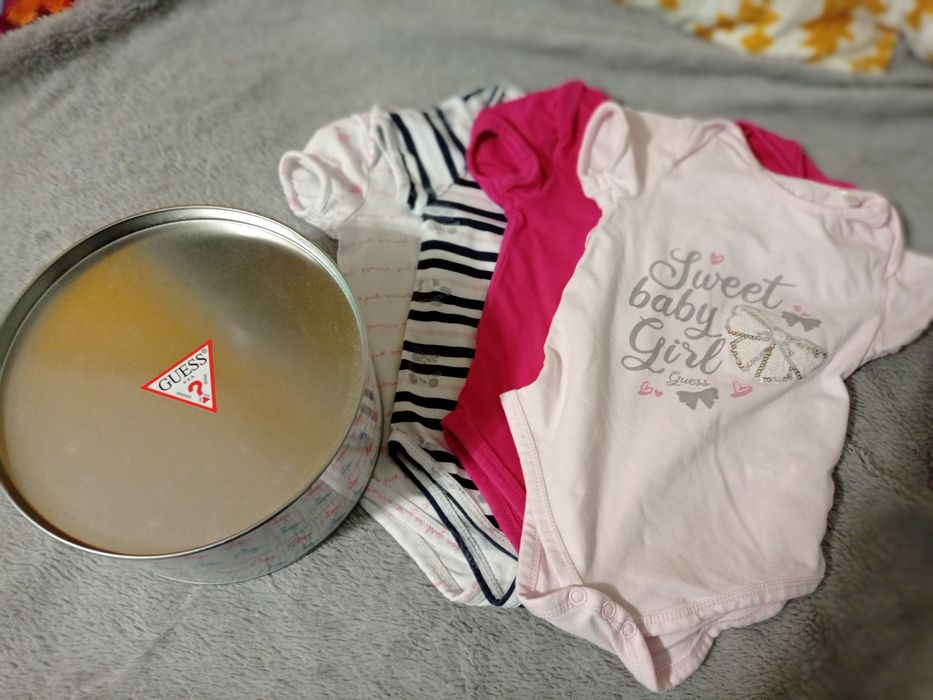 Komplet 4 body 6/9m GUESS