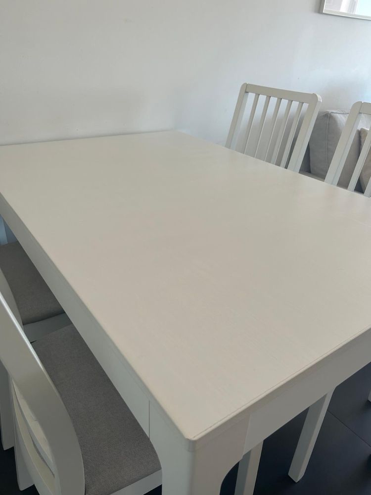Mesa extensivel + 4 cadeiras