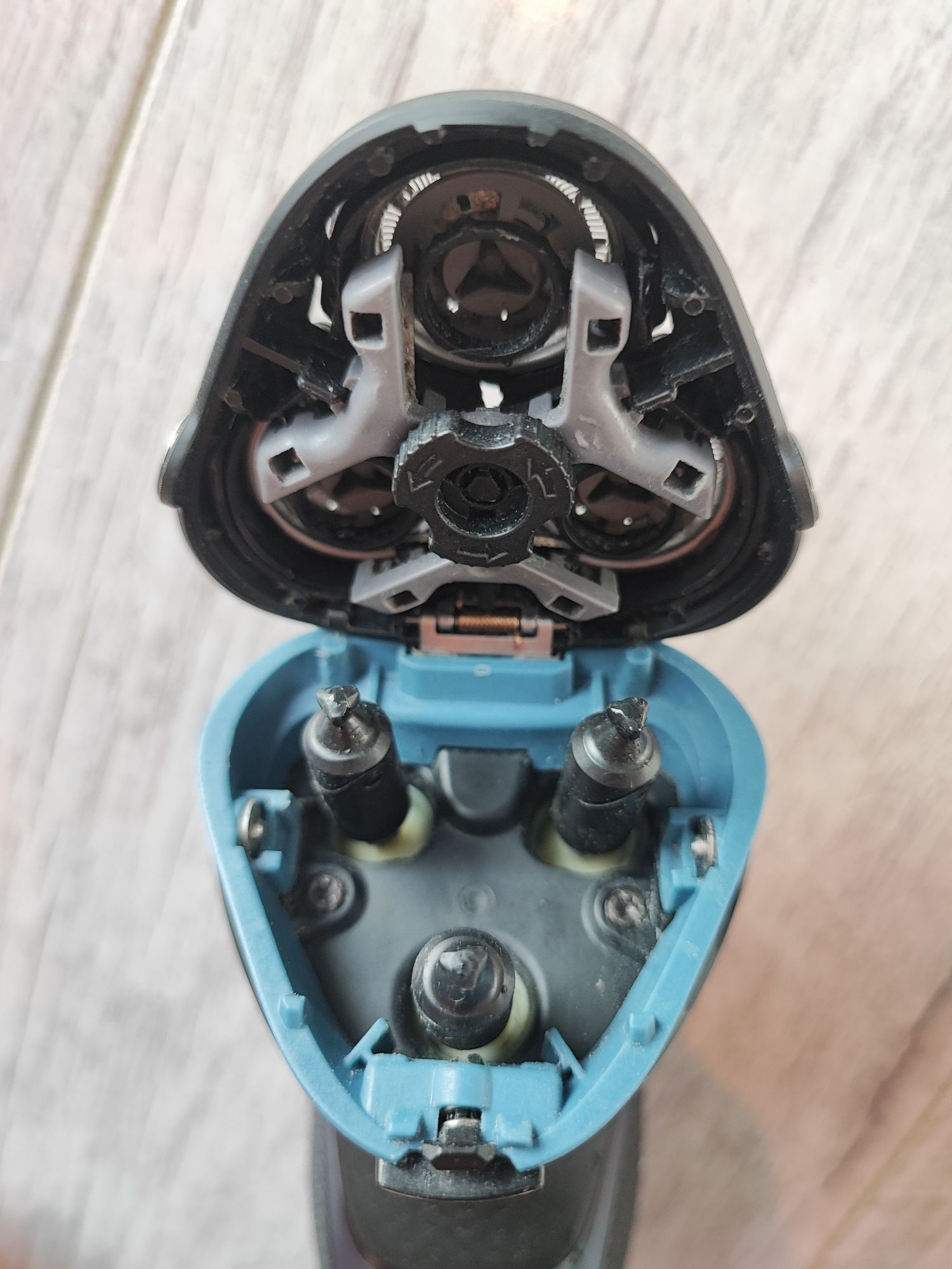 Golarka Philips series 3000