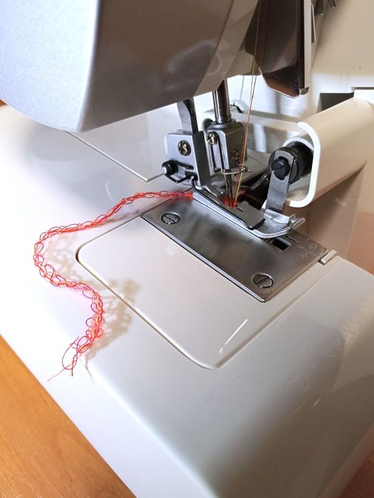 Оверлок Singer Легендарная фирма веников не вяжет