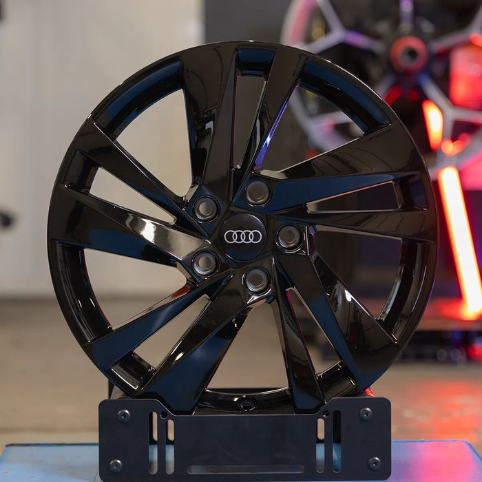 NOWE ORYGINALNE Felgi aluminiowe 17" Audi A3 A4 A6 Q2 Q3