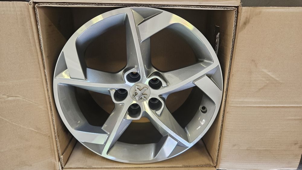 17 5x108 oryginalne 308 508  Peugeot  3008 oraz 5008