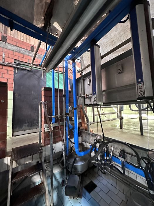 Hala udojowa 2x8 DeLaval / Alfa Laval Bogato wyposażona MP400 x MM25