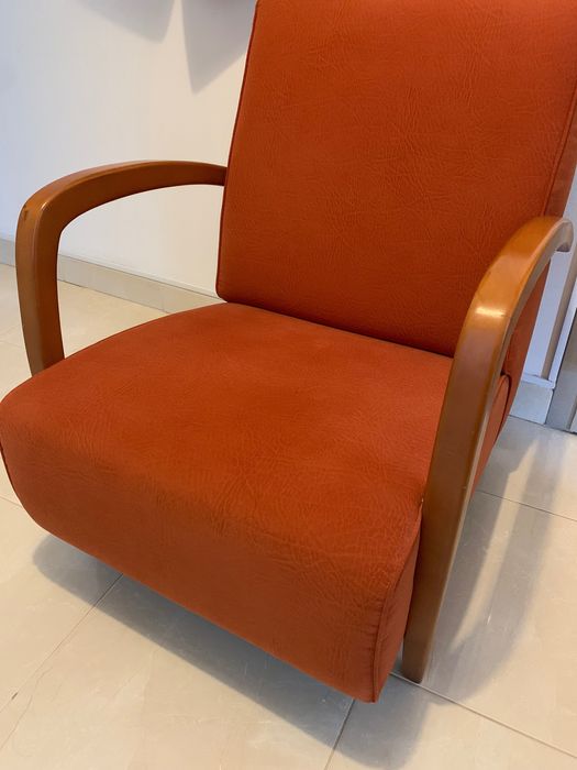 Dois cadeirões de loja de decoração.