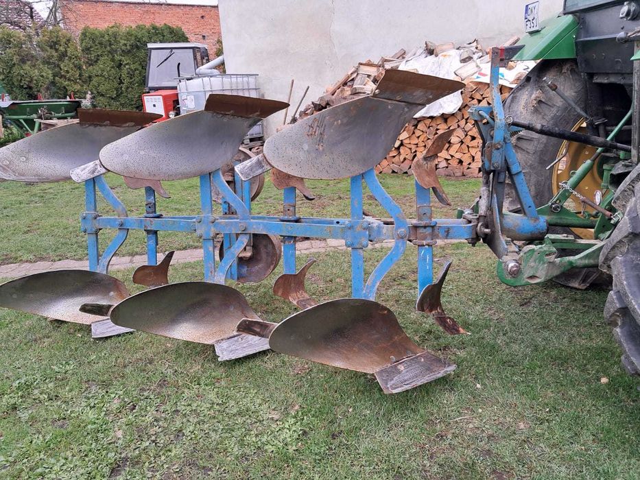 Pług 3 skibowy obracany