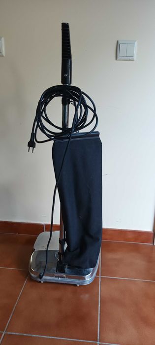 Enceradora elétrica, em funcionamento