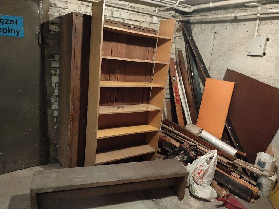 Drewno, szafa drewniana, boazeria modrzew