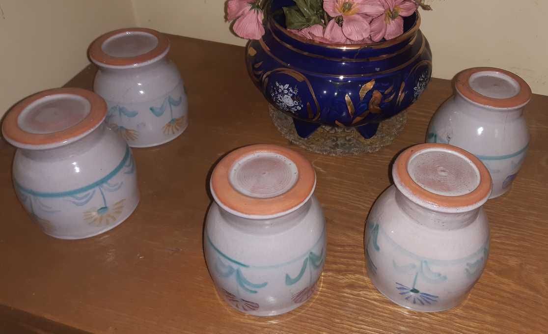 5 Kubków i 6 Kieliszków Ceramicznych dość starych.