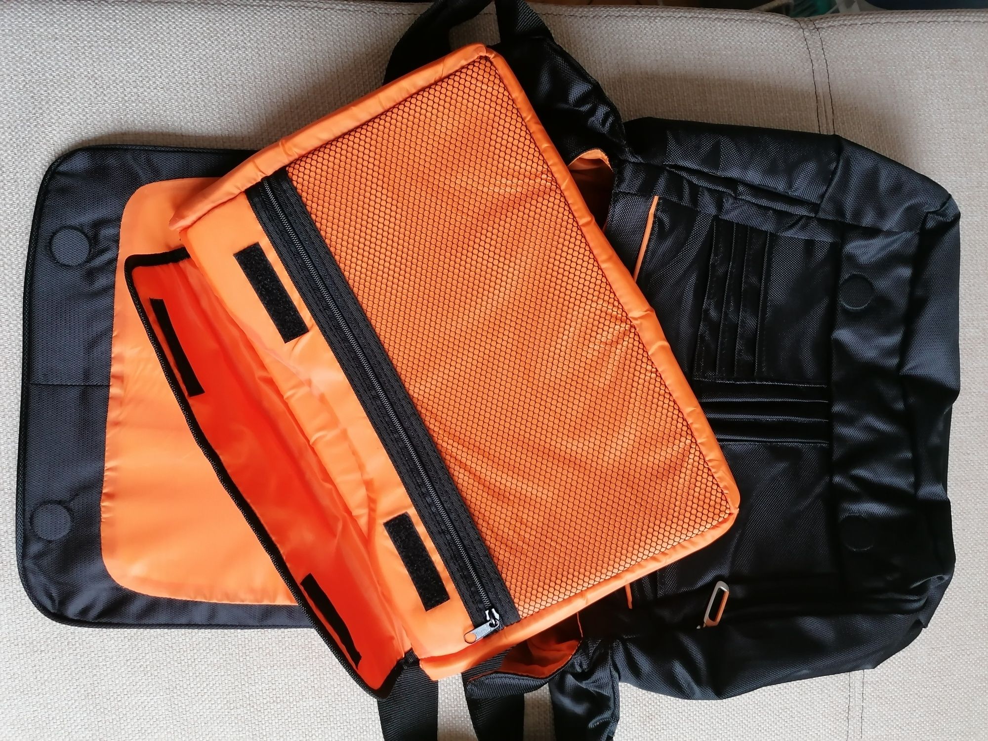 Torba na laptopa i materiały biurowe