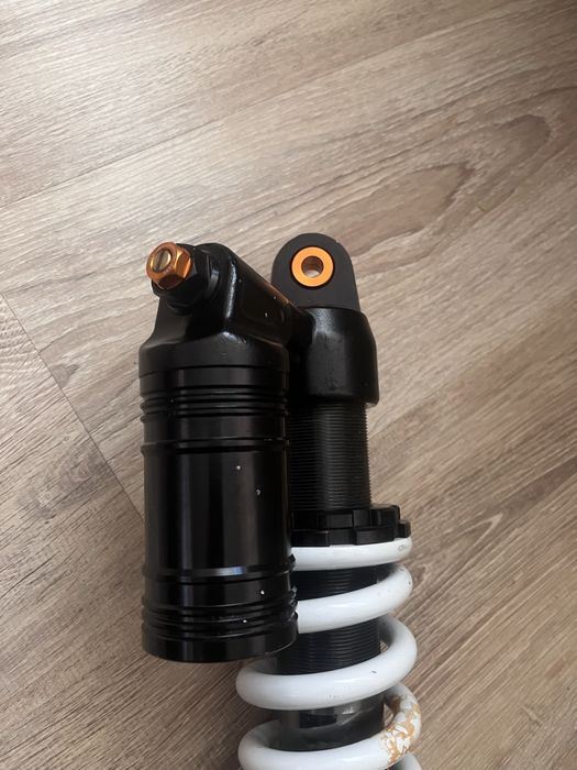 Амортезатор на мотоцикл