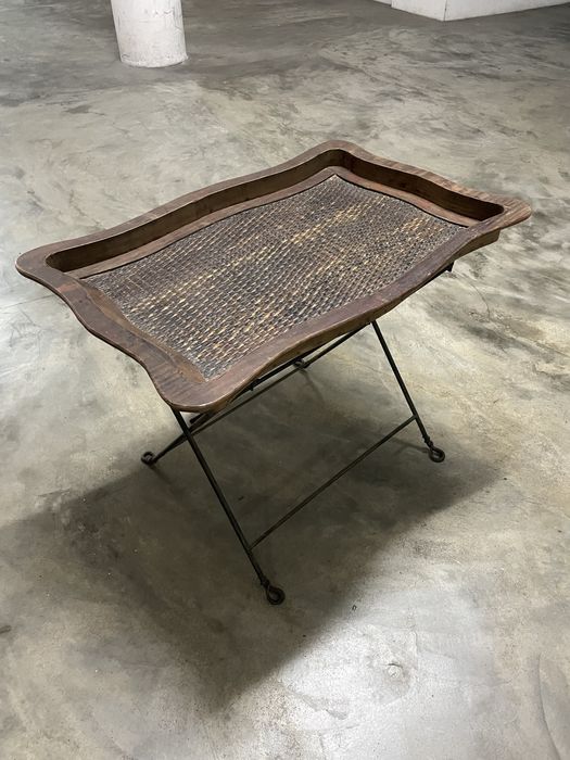 Mesa de apoio bebidas