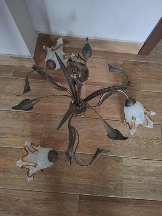 Karnisz z trzema kloszami