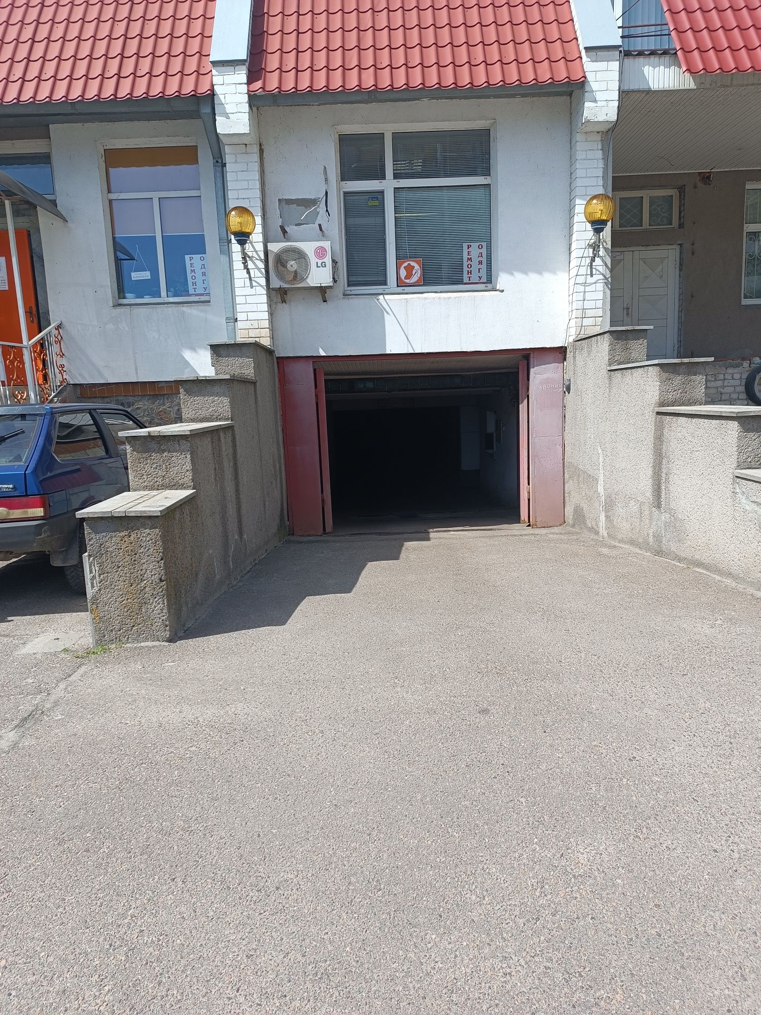Продам подземный гараж , район "  Дніпро плаза ".