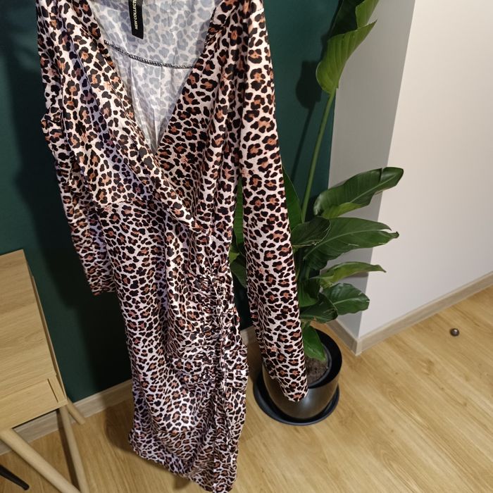 Sukienka panterka 36 z marszczeniem