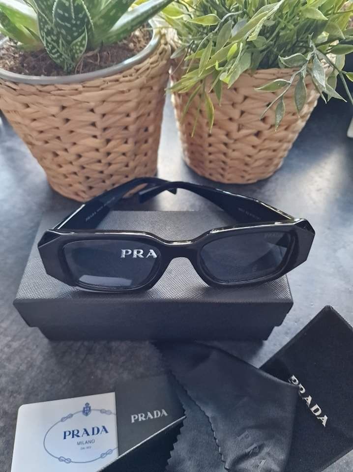 Okulary przeciwsłoneczne *Prada*