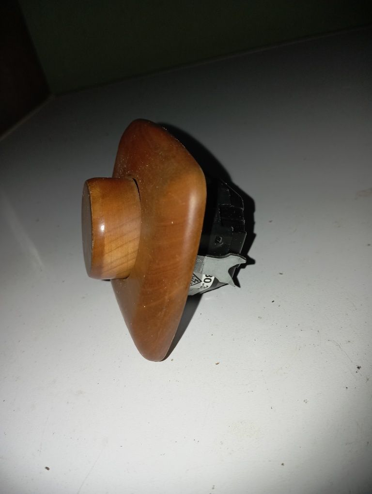Interruptor/comutador em madeira, com regulador de intensidade