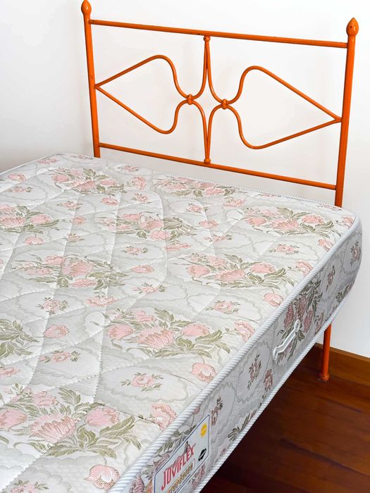 Cama Antiga de Ferro maciço