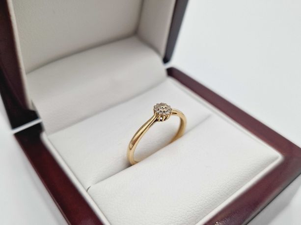 Złoty pierścionek z diamentami 1,16 g 585 R.11