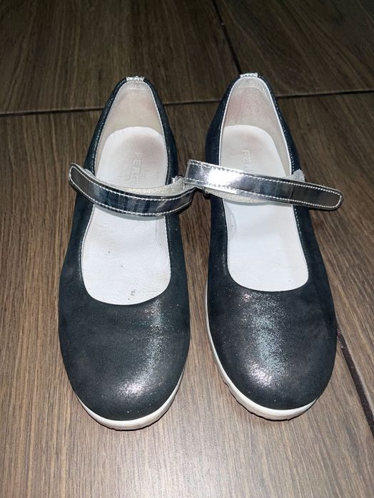 Шкіряні туфельки на дівчинку  34 розмір